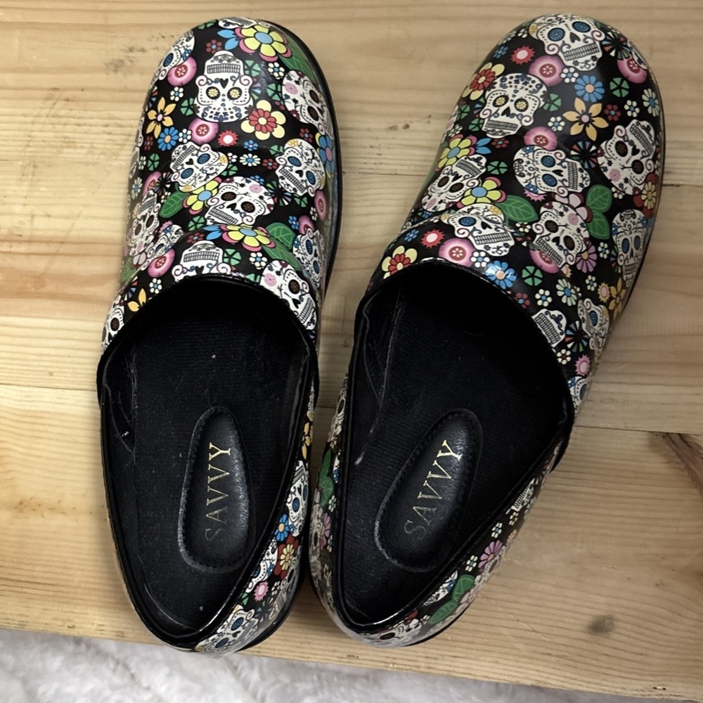 Nurses Clogs, Savvy Brand, Sugar Skulls  Pattern,  Sz10 Nurses Clogs